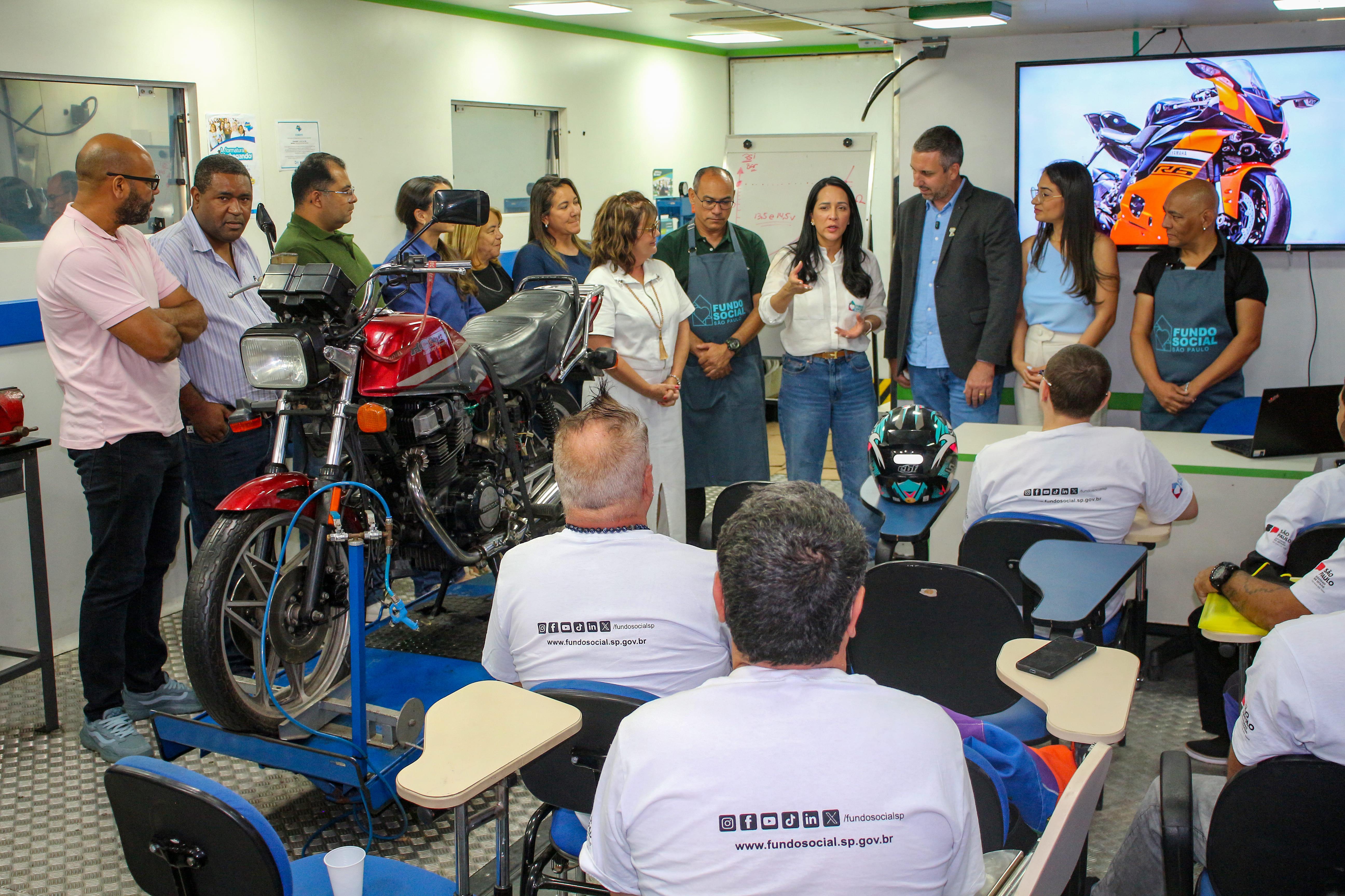 Serrana recebe Cristiane Freitas e fortalece qualificação profissional no município